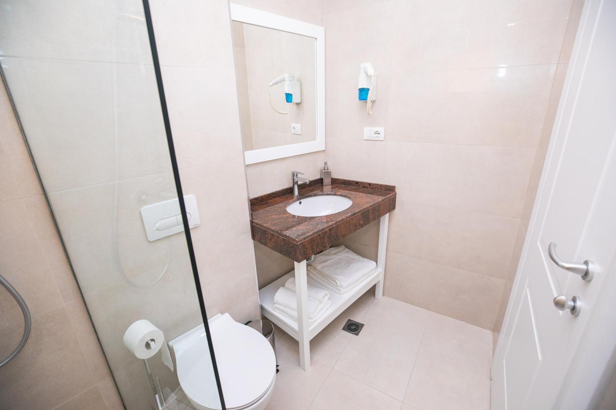 Hotel Elior Tirana Quarto foto